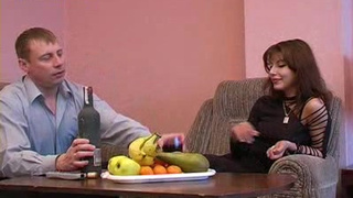 Паренек делает куни взрослой пьяной тетке