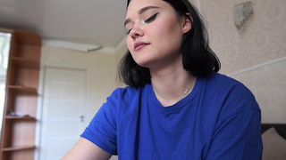 Лучшая подруга не хочет мыть посуду, зато сосет член с заглотом