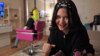 Пока жена играла у телека, её лучшая подруга отсосала мне член