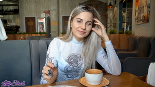 Сидит в кафе и кончает — не удивляюсь, я ж её оргазмом управляю